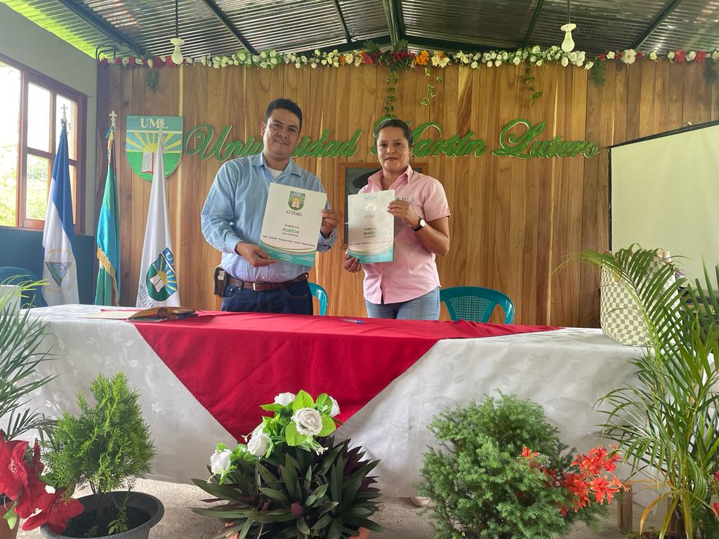 The agreement was signed on June 25th, in a few days the students and teachers will visit the MLR Forestal offices and plantel in Siuna to learn more about the company.