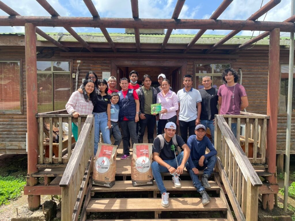 In the words of the authorities of the UNA, the students who carried out internships in MLR Forestal "are very grateful for the affection, care and dedication that each of the managers assigned by work areas have shown".