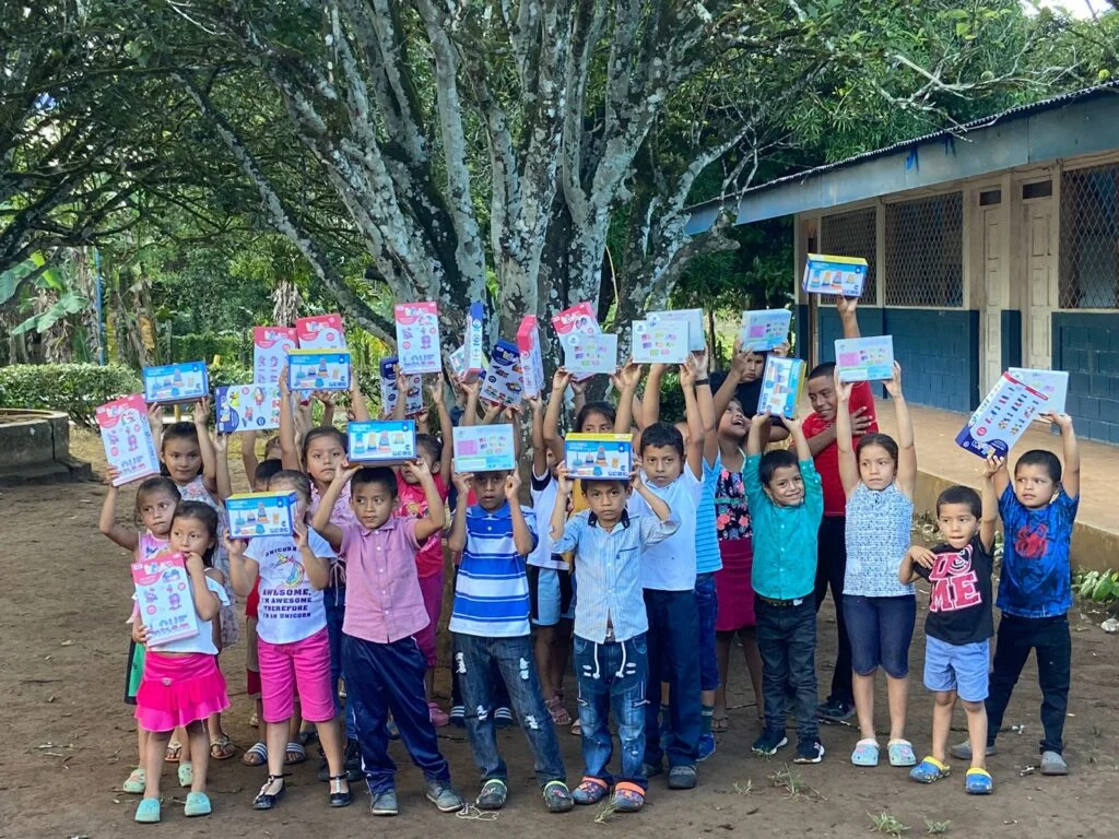 Para muchos niños de las zonas rurales de Siuna, el juguete entregado por MLR Forestal será el único que reciban esta Navidad.